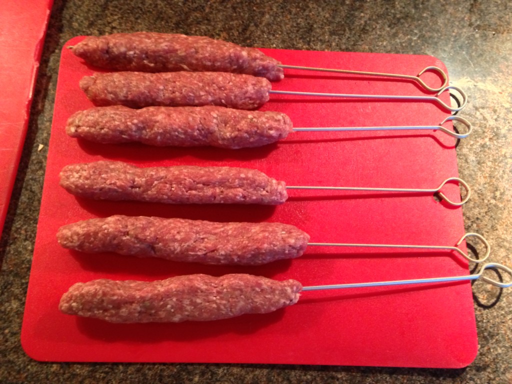 Eenvoudige kebabspiesjes op de barbecue