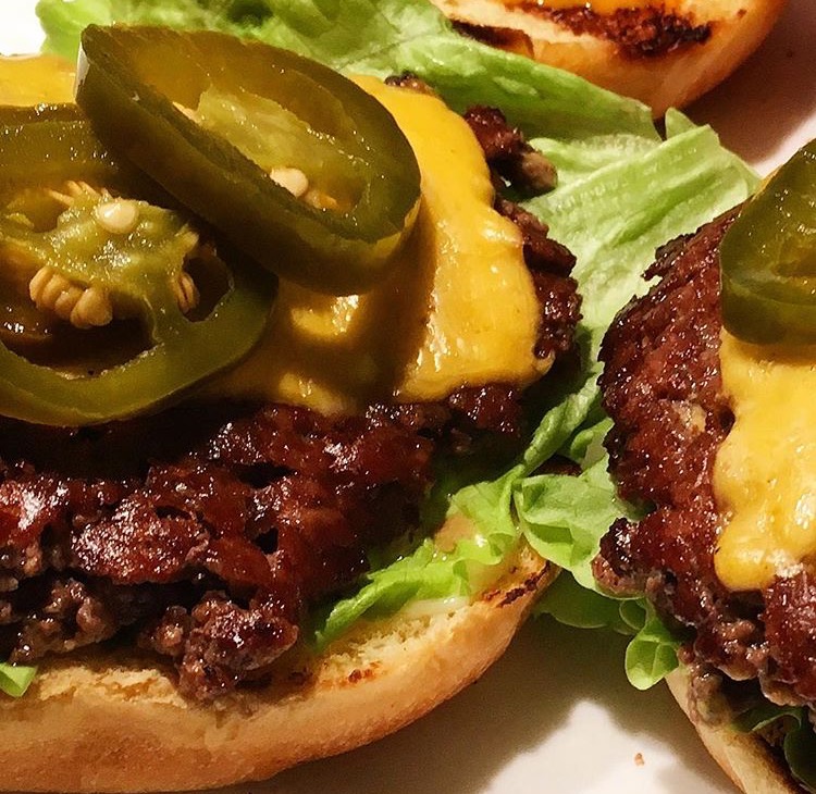 Panes de hamburguesa tostados para smash burgers