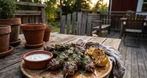 Grillade lammspett med citron, vitlök och oregano